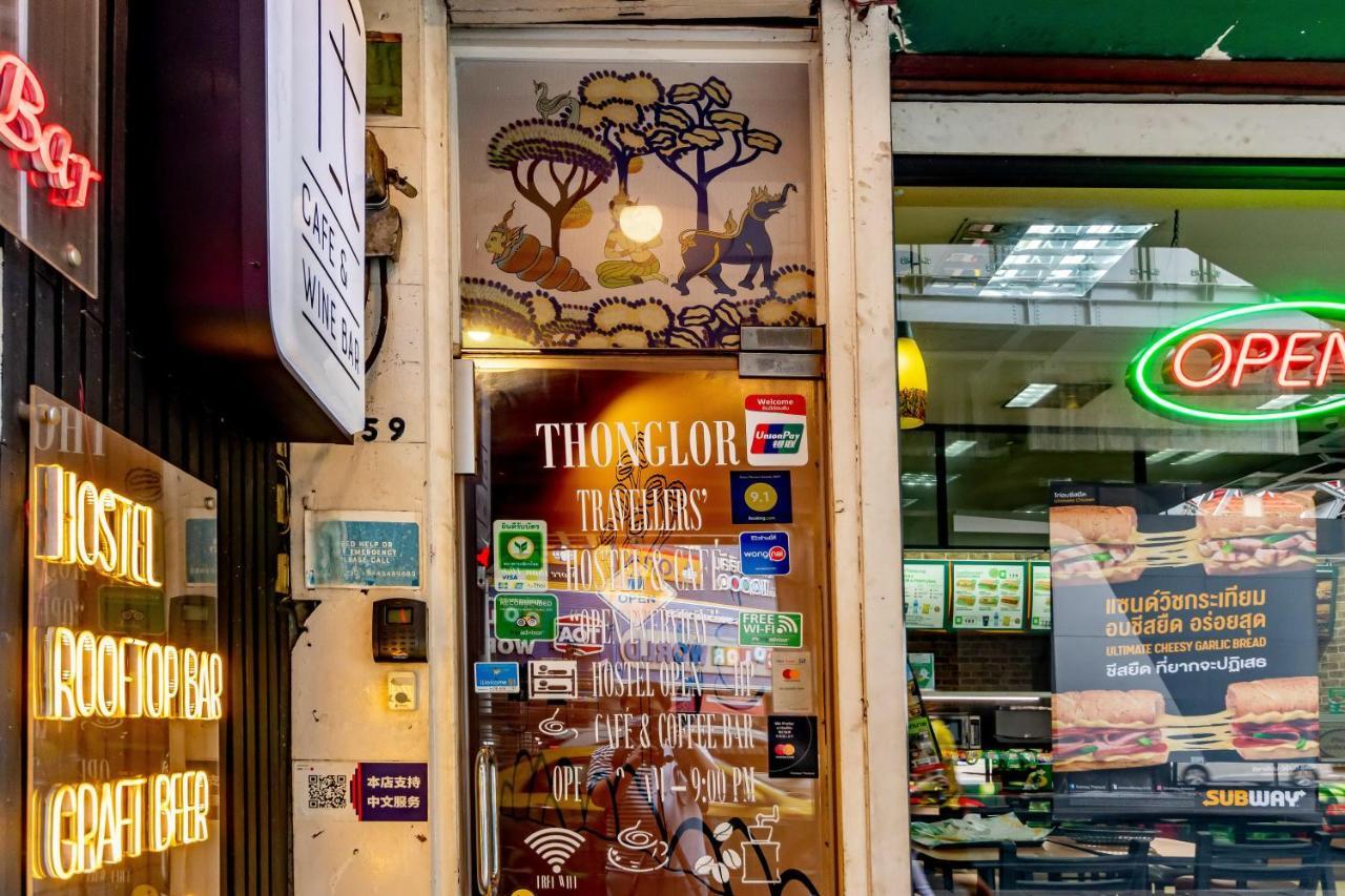 Thonglor Travellers Hostel And Cafe Banguecoque Exterior foto